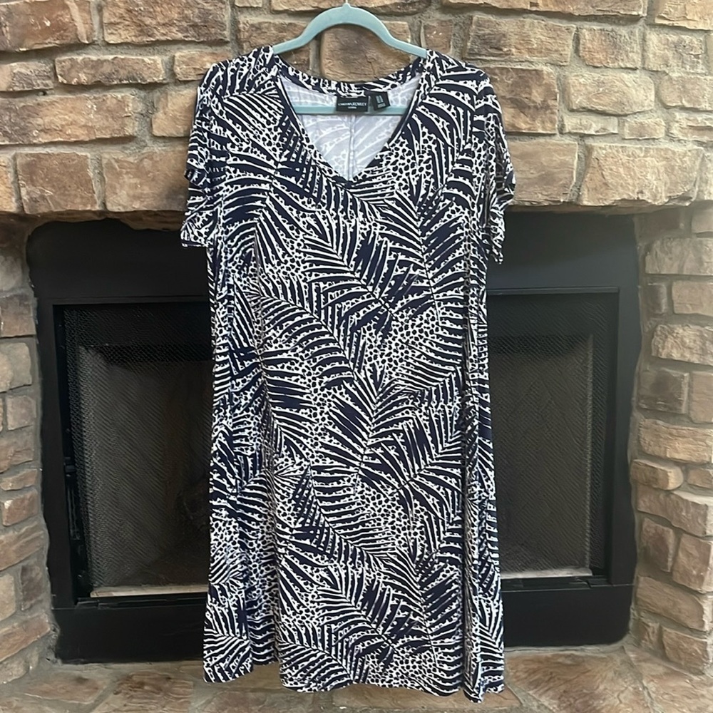 Cynthia Rowley navy blue and white, leaf pattern midi dress. Size 1X